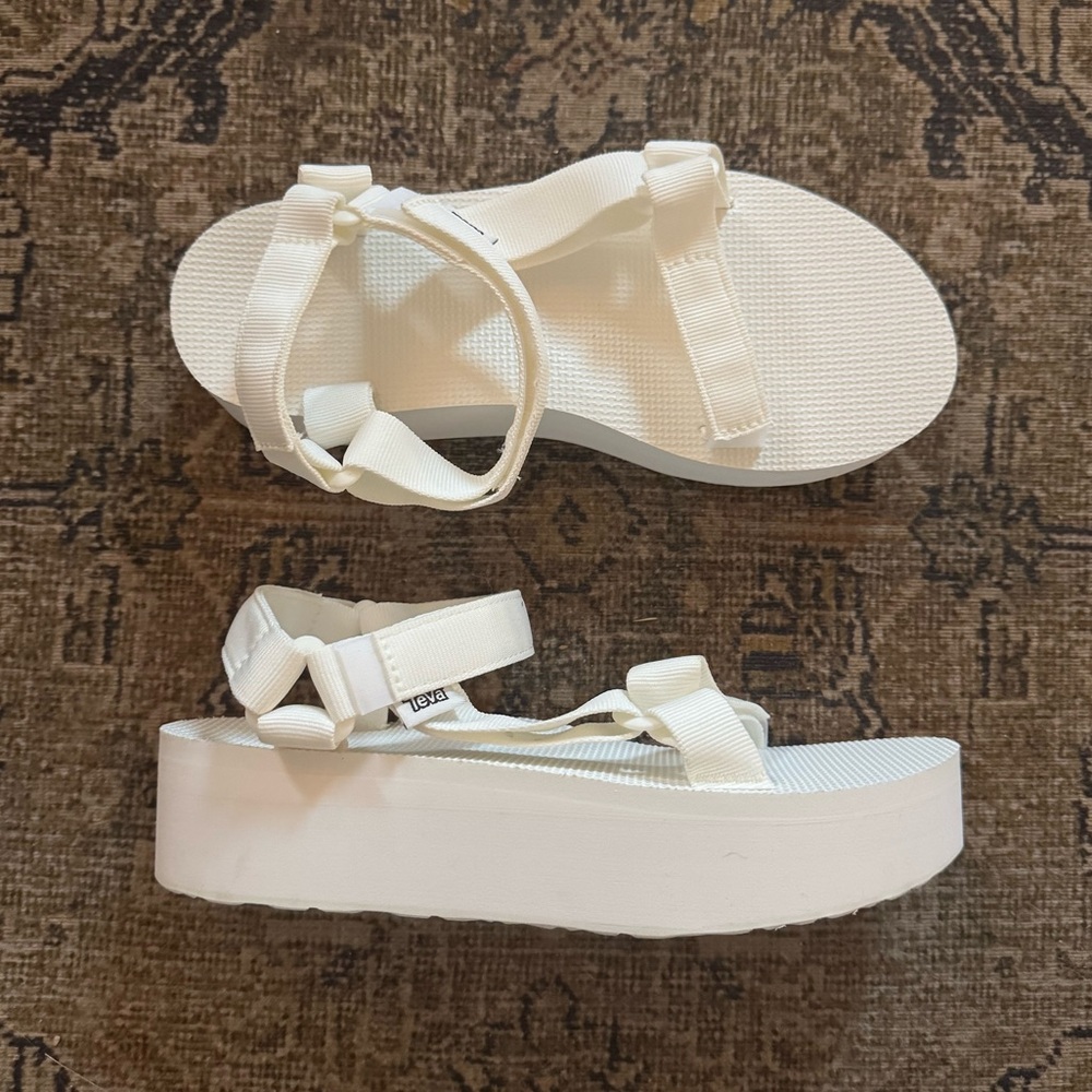 TEVA Flatform Universal Bright White Sandals Sz 8 1008844 NWOT